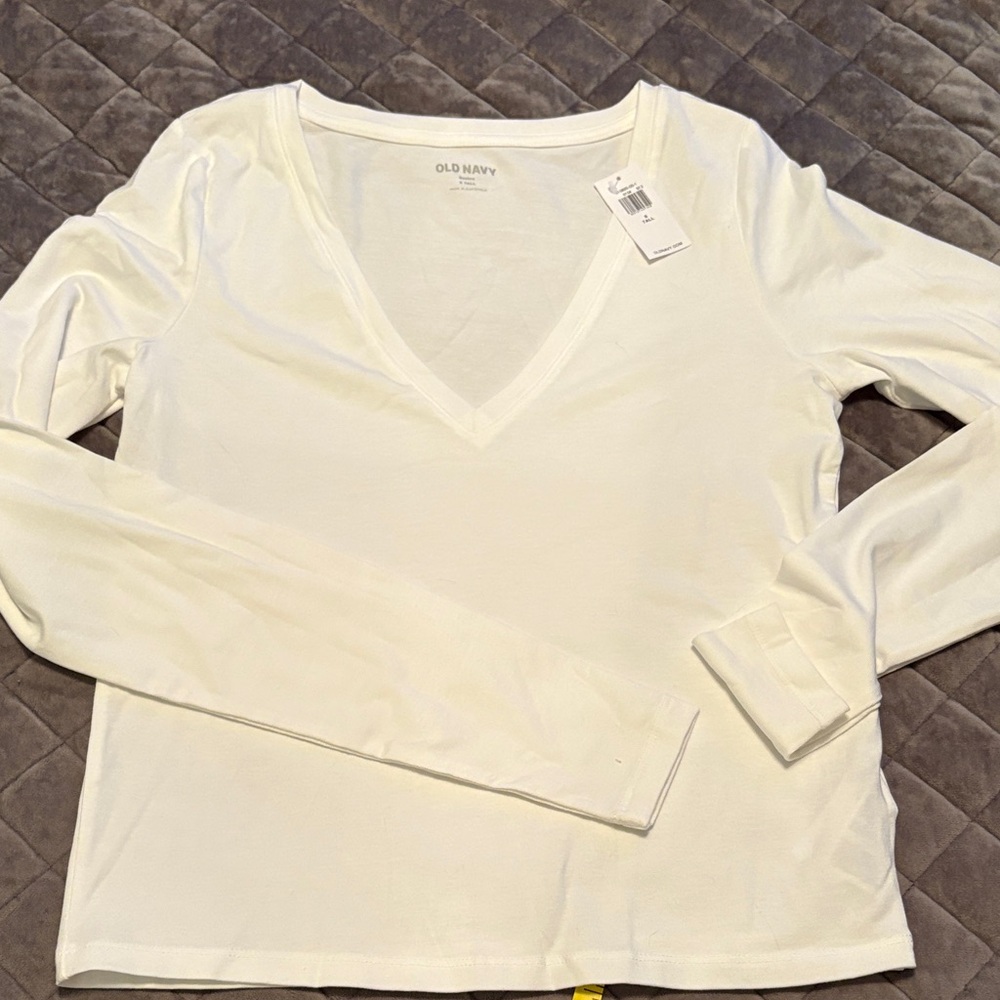 Old Navy Women's white V-Neck Blouse. Size small tall - Picture 1 of 4